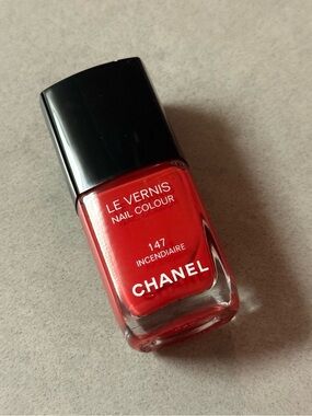 CHANEL Red Le Vernis Nail Colour 147 Incendiaire